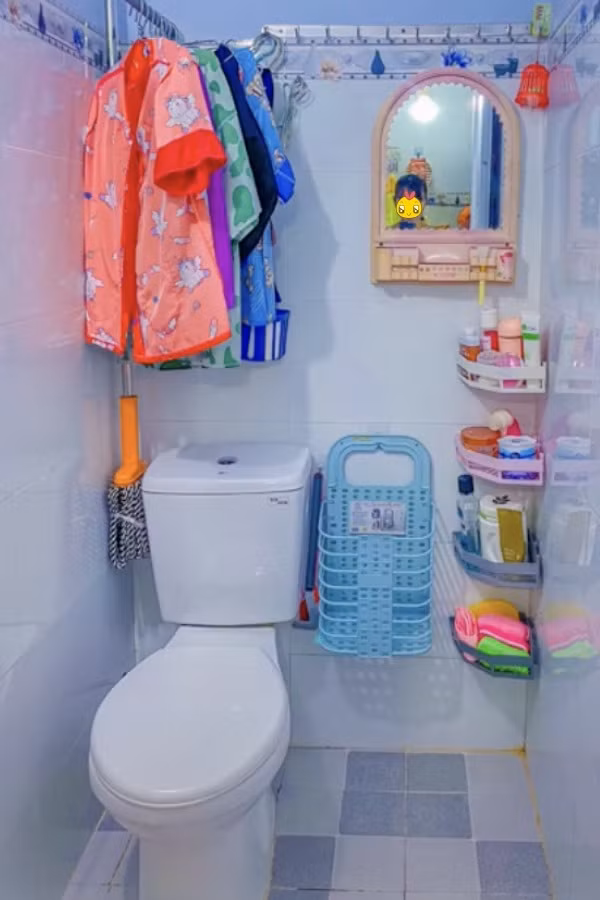 Phòng trọ dù chỉ có 1 phòng, diện tích chật hẹp nhưng lại được sử dụng hết công năng. Các đồ đạc trong nhà được bố trí rất hợp lý và không có một chút nào bừa bộn.