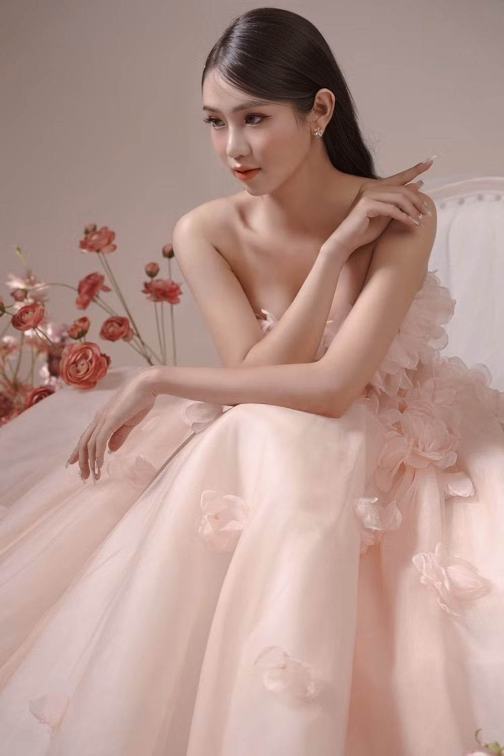 Được biết, tham gia cuộc thi Hoa Hậu Chuyển Giới Việt Nam cô đã vượt qua gần 1000 đơn đăng ký tham gia, lọt vào top 68 sau vòng casting đầu tiên của cuộc thi diễn ra tại TP Hồ Chí Minh.