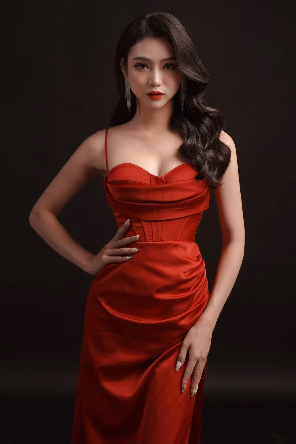 Bên cạnh đó, Hà Anh cũng là một KOL, người mẫu và ca sĩ tự do, các hoạt động về cộng đồng LGBT cũng được cô tham gia thường xuyên.