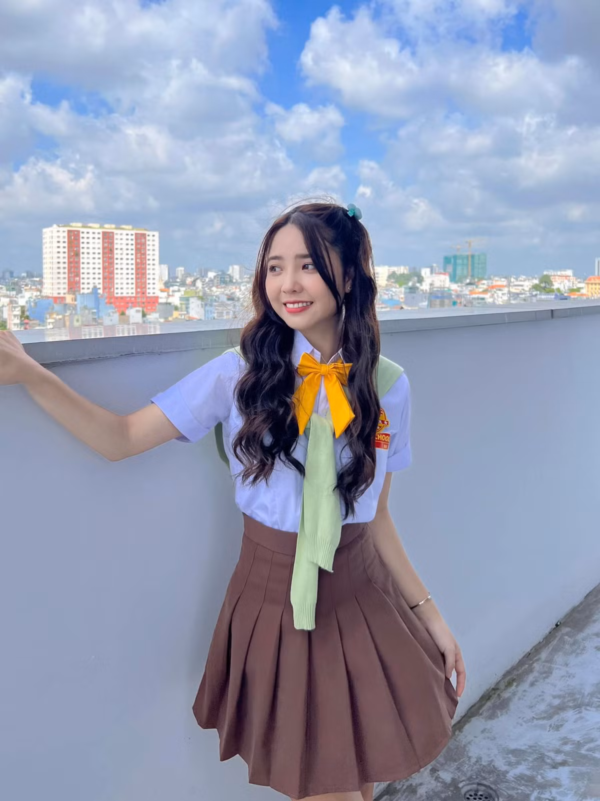 Gái xinh này là người gốc Tây Ninh, hiện nay đang sinh sống và học tập tại thành phố Hồ Chí Minh.