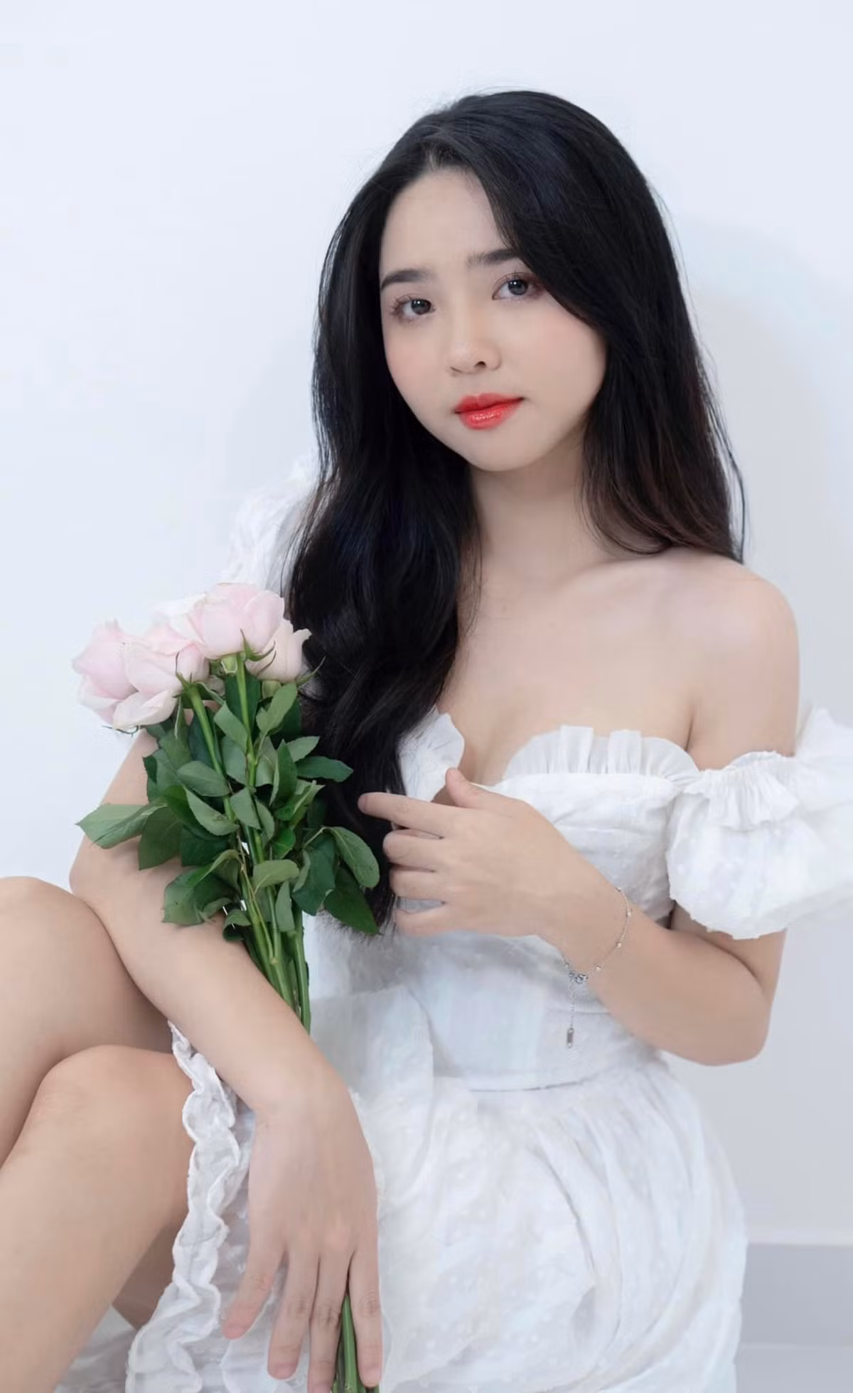 Bên cạnh đó, cô nàng cực kì thích diễn xuất, học hỏi về nghệ thuật.