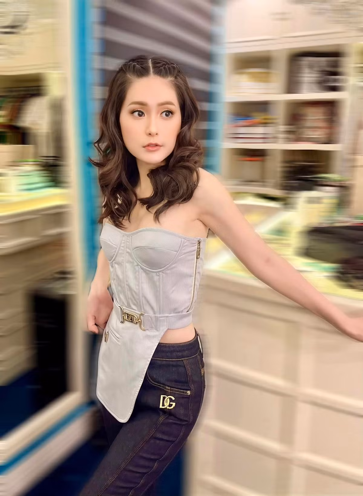 Ở phần bình luận bài đăng, Di Băng cũng khẳng định không nhận tiền của bất cứ ai bởi cô sẽ tự bỏ tiền túi trong chuyến thiện nguyện lần này. Ảnh: FBNV