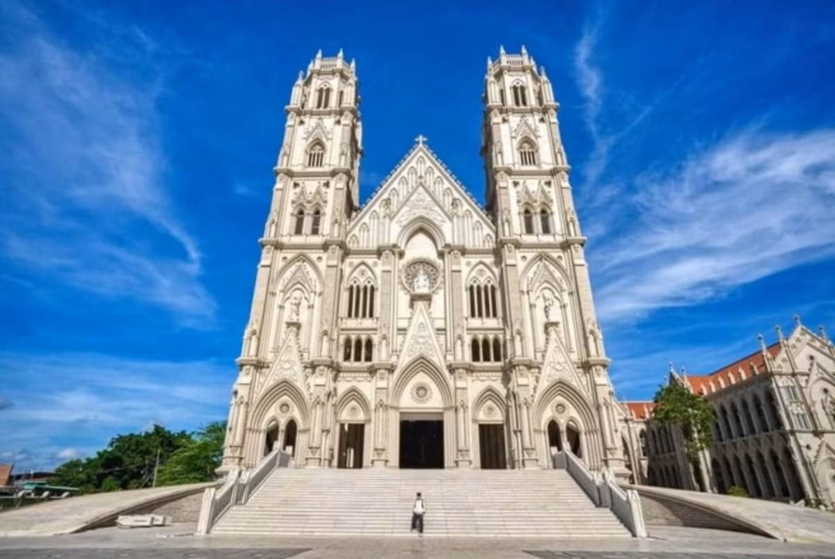 Một trong những tọa độ check in Vũng Tàu đang "gây sốt" trong thời gian gần đây là nhà thờ Song Vĩnh. Ảnh: Dương Phi