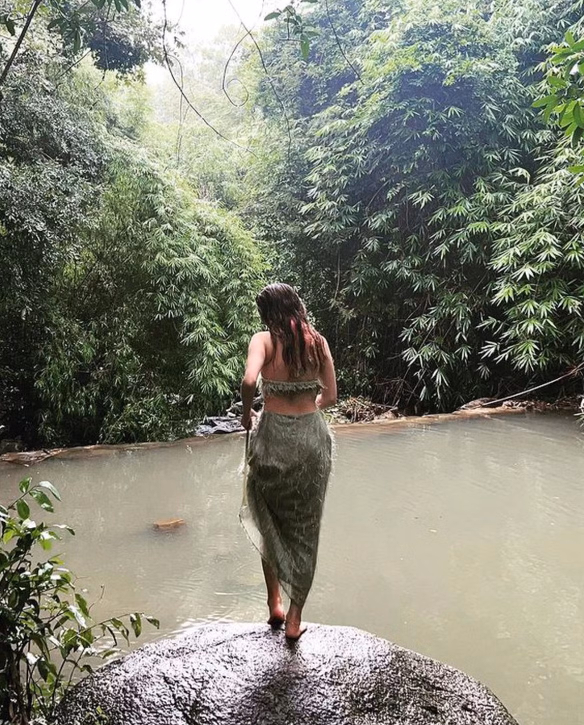 Ngoài bãi cát vàng và bờ biển xanh, Vũng Tàu vẫn còn 1 con suối ẩn mình trên núi cao với không gian xanh mát bao quanh, được người dân gọi là suối Tiên. Ảnh: @earn_narat