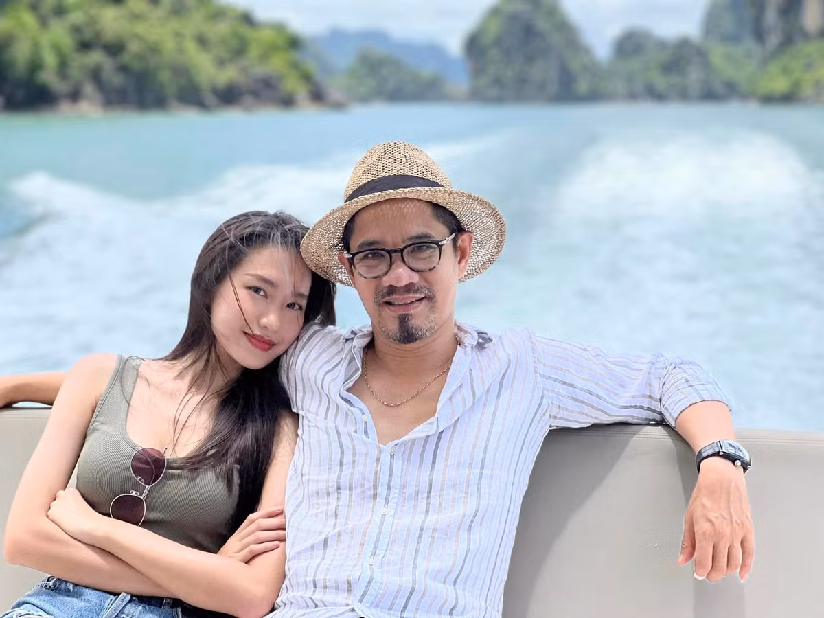 Mới đây, khi đăng ảnh chúc mừng sinh nhật bố trên trang cá nhân, Doãn Hải My khiến cộng đồng mạng trầm trồ bởi visual phụ huynh như tài tử màn ảnh.