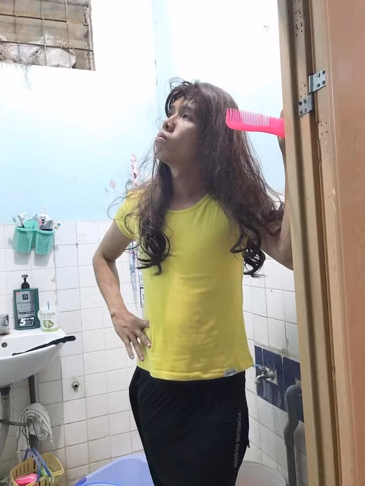 Thậm chí, nhiều dân mạng có khiếu hài hước còn tham gia cosplay "tuesday tàng hình" cực hài hước.