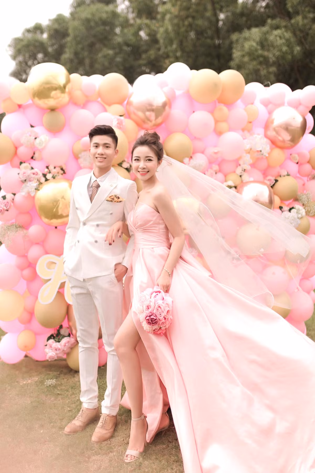 Quá bức xúc trước những tin đồn ác ý trên mạng xã hội, Nhật Linh gay gắt cho biết nếu có bằng chứng thì đứng ra nói chuyện còn nếu không thì để cho cả hai được yên.