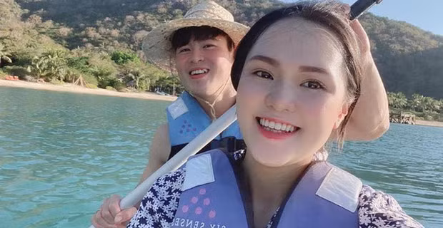 Hiện tại, Quỳnh Anh đã mang thai con đầu lòng sau 3 tháng kết hôn. Cặp đôi mới kết thúc chuyến nghỉ dưỡng tại Nha Trang trong dịp nghỉ lễ vừa qua.