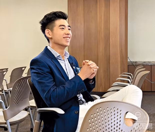 Theo trang Asia Tatle, chồng của con gái tỷ phú Hà Hồng Sân sinh ra trong gia đình khá giả, có bố và mẹ đều là doanh nhân.
