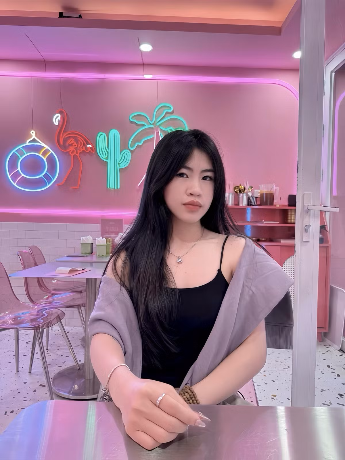 Cô được mệnh danh là "hoa khôi" đội tuyển bóng đá nữ Việt Nam ở thời điểm hiện tại.