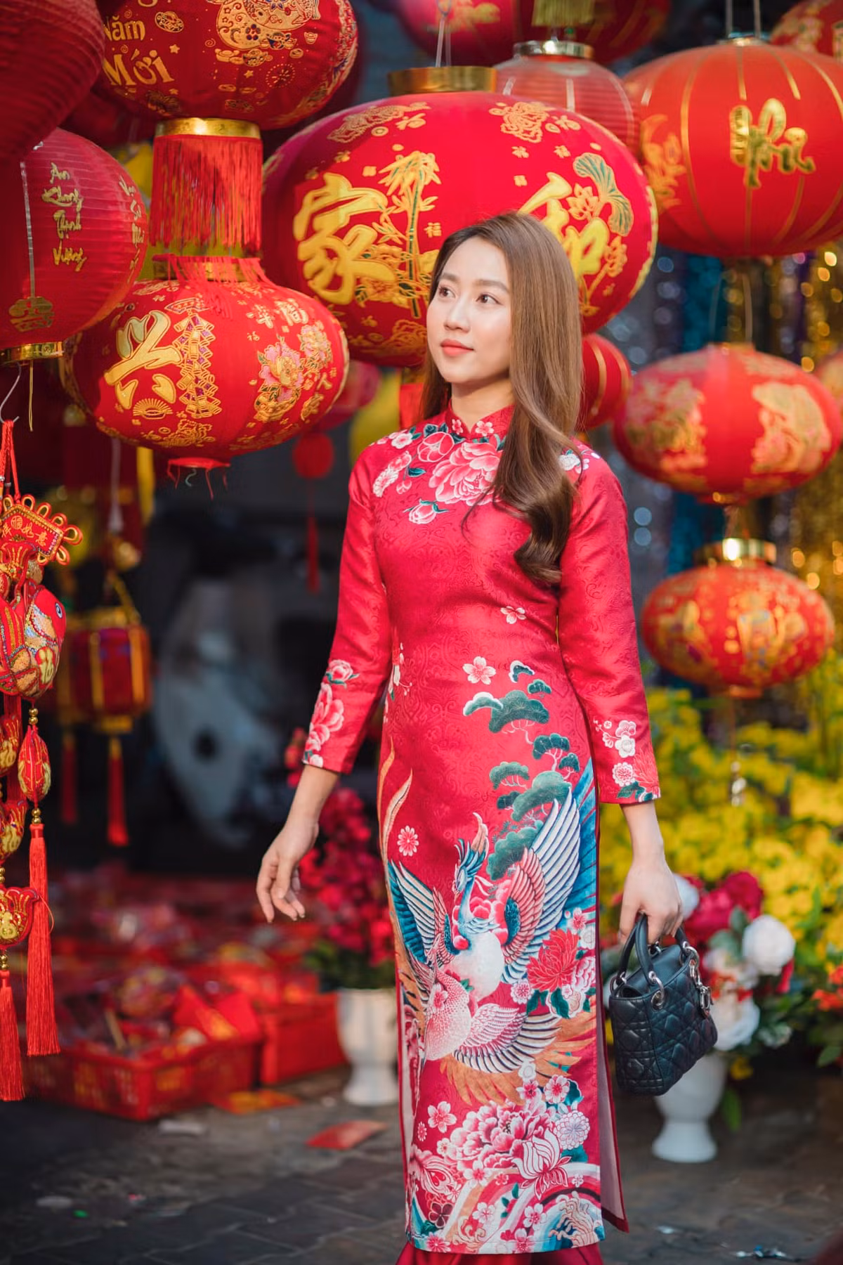 Mới 26 tuổi nhưng Hồng Loan đã tự sắm nhà, tậu xe tại TP HCM để phục vụ công việc.