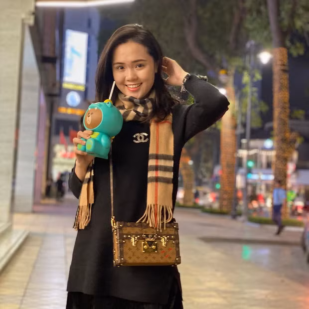 Dù đang trong thời gian thai kỳ nhưng Quỳnh Anh vẫn cực kỳ xinh đẹp, thậm chí nhuận sắc hơn cả thời con gái.