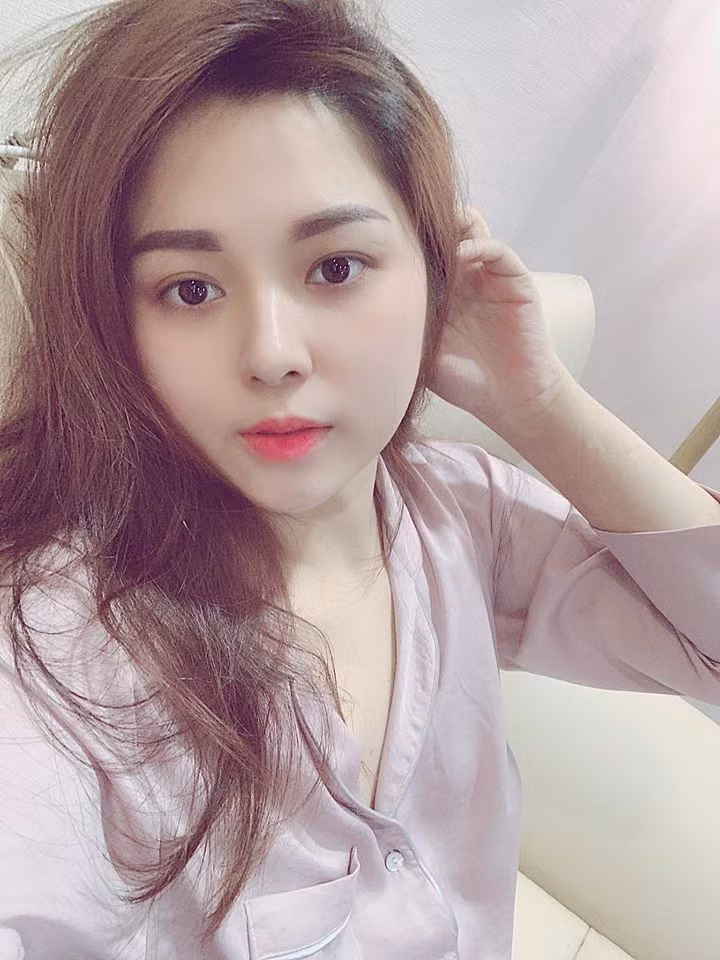 Nữ MC đã từng phải hóa trị, trải qua 6 lần dùng thuốc nhắm đích. Hiện tại, loại thuốc cô của Mỹ mà cô hay dùng cũng đang dần bị mất tác dụng. Rất có thể sắp tới, cô sẽ phải ghép tủy.