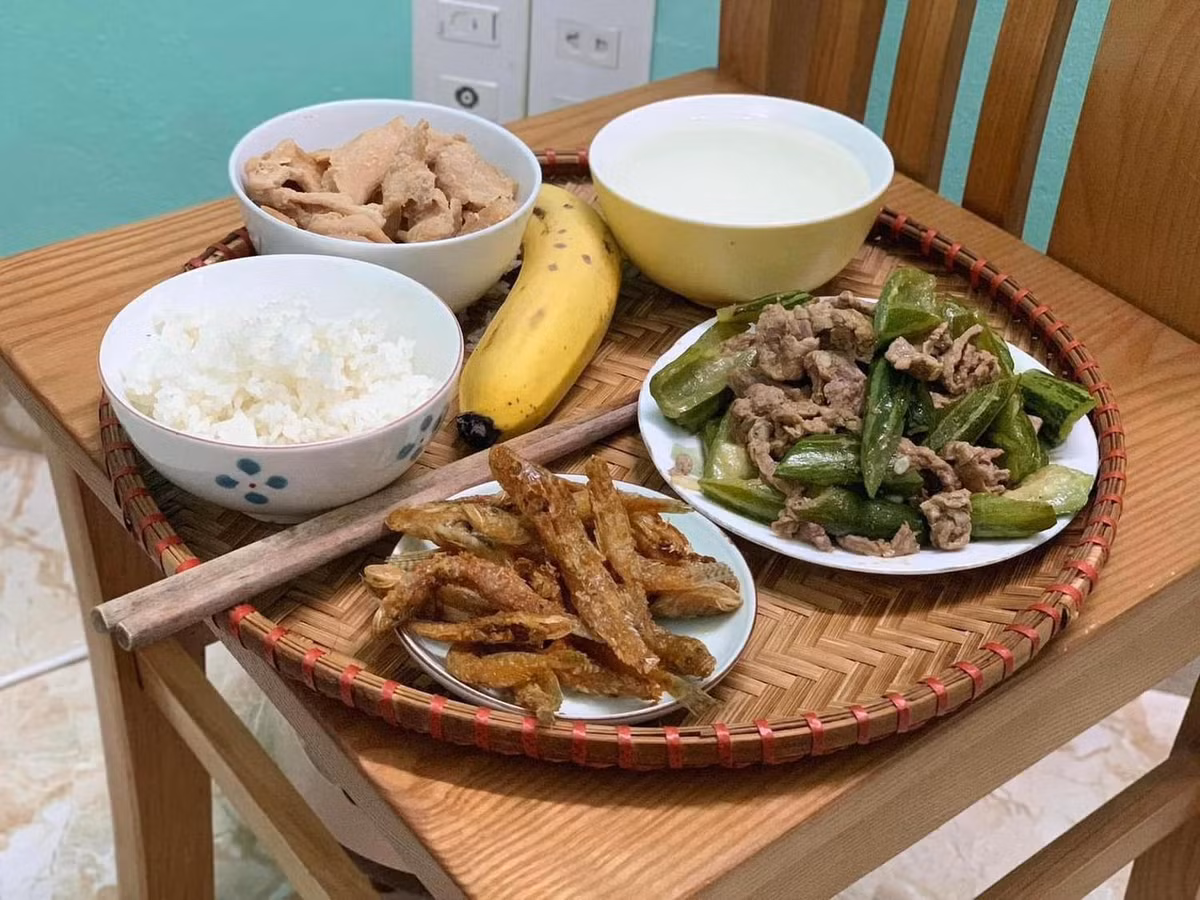 Thường người vợ là người đảm đương việc bếp núc, thế nhưng những món ăn mà ông chồng vụng về nấu trông cũng rất đưa cơm
