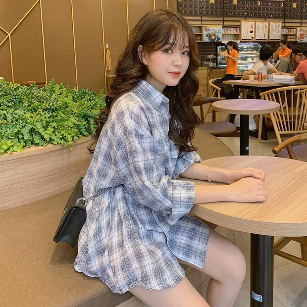 Những bức hình của Thanh Thuỷ luôn nhận được hàng ngàn lượt like cùng rất nhiều bình luận khen ngợi về ngoại hình cũng như phong cách thời trang của cô nàng.