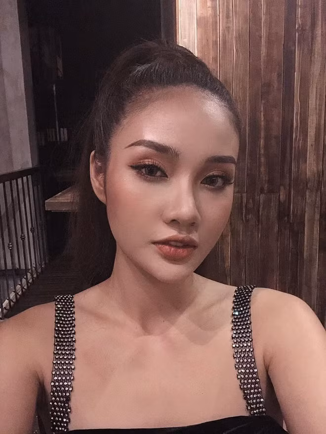 Tình cũ Yến Xuân được đánh giá là có bạn gái xứng đôi vừa lứa, vừa xinh đẹp lại tài giỏi.