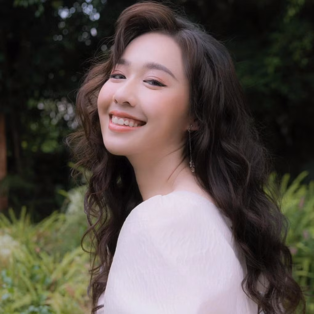 Phạm Ngọc Hà My (SN 1996, Hà Nội) được biết đến là cựu sinh viên ngành Ngôn ngữ Anh, Học viện Ngoại giao. Cô từng lọt vào top 15 cuộc thi "Hoa hậu Việt Nam 2018" và có khoảng thời gian đảm nhận vị trí biên tập viên, MC cho các chương trình kinh tế của VTV24.