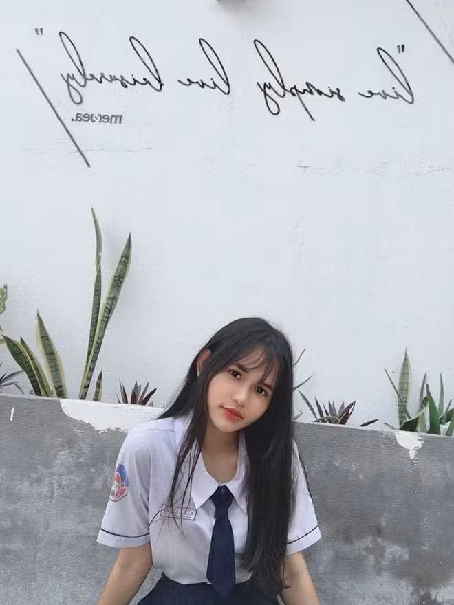 Bên cạnh việc ăn uống điều độ, cô nàng còn học nhảy, học bơi. Sau khi giảm cân thành công, Hạnh cho biết cô nàng như được sinh ra một lần nữa. Cũng không ai dám gọi cô nàng bằng những biệt danh khó nghe nữa. Những hoạt động văn nghệ, MC ở trường hot girl 10x tưởng chừng không bao giờ có cơ hội tham gia thì nay giúp cô toả sáng.