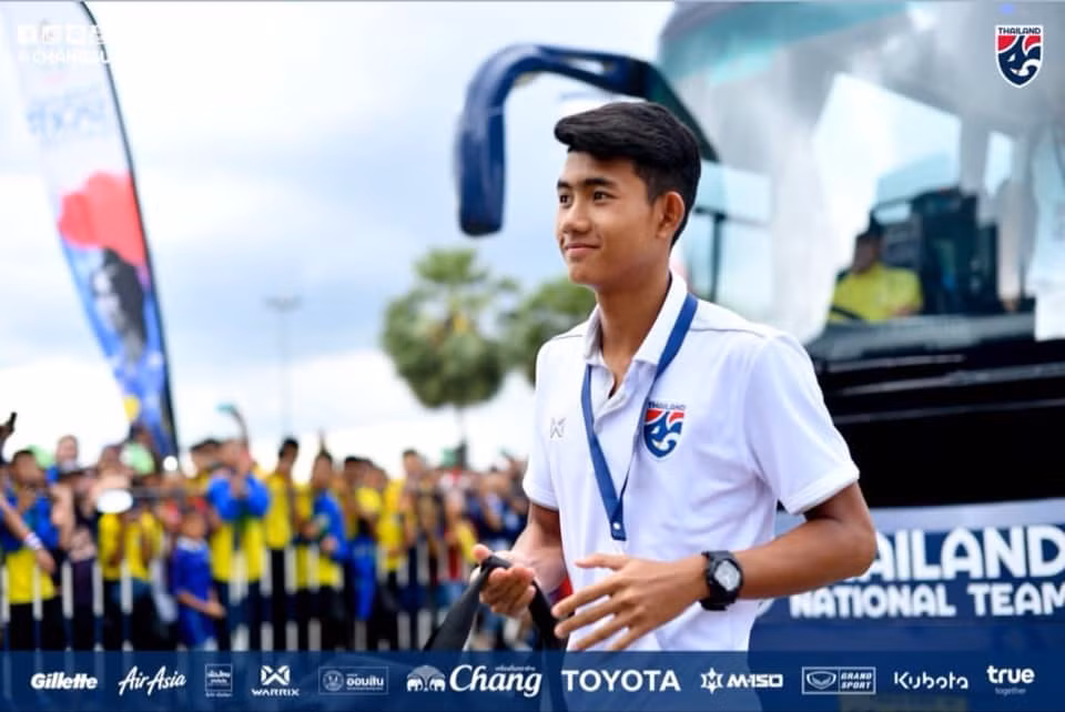 Tháng 5/2018, Suphanat là cầu thủ trẻ nhất ghi bàn tại Thai League 1 bằng có 2 bàn thắng vào lưới Air Force United, khi đó anh mới 15 tuổi.