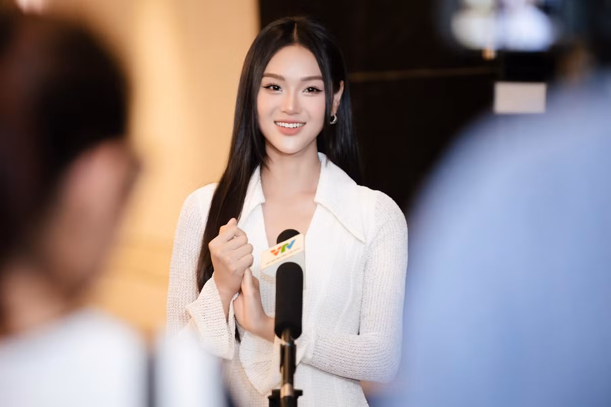 Ngoài diễn xuất, cô nàng vẫn chăm chỉ làm mẫu ảnh cho một số thương hiệu thời trang.