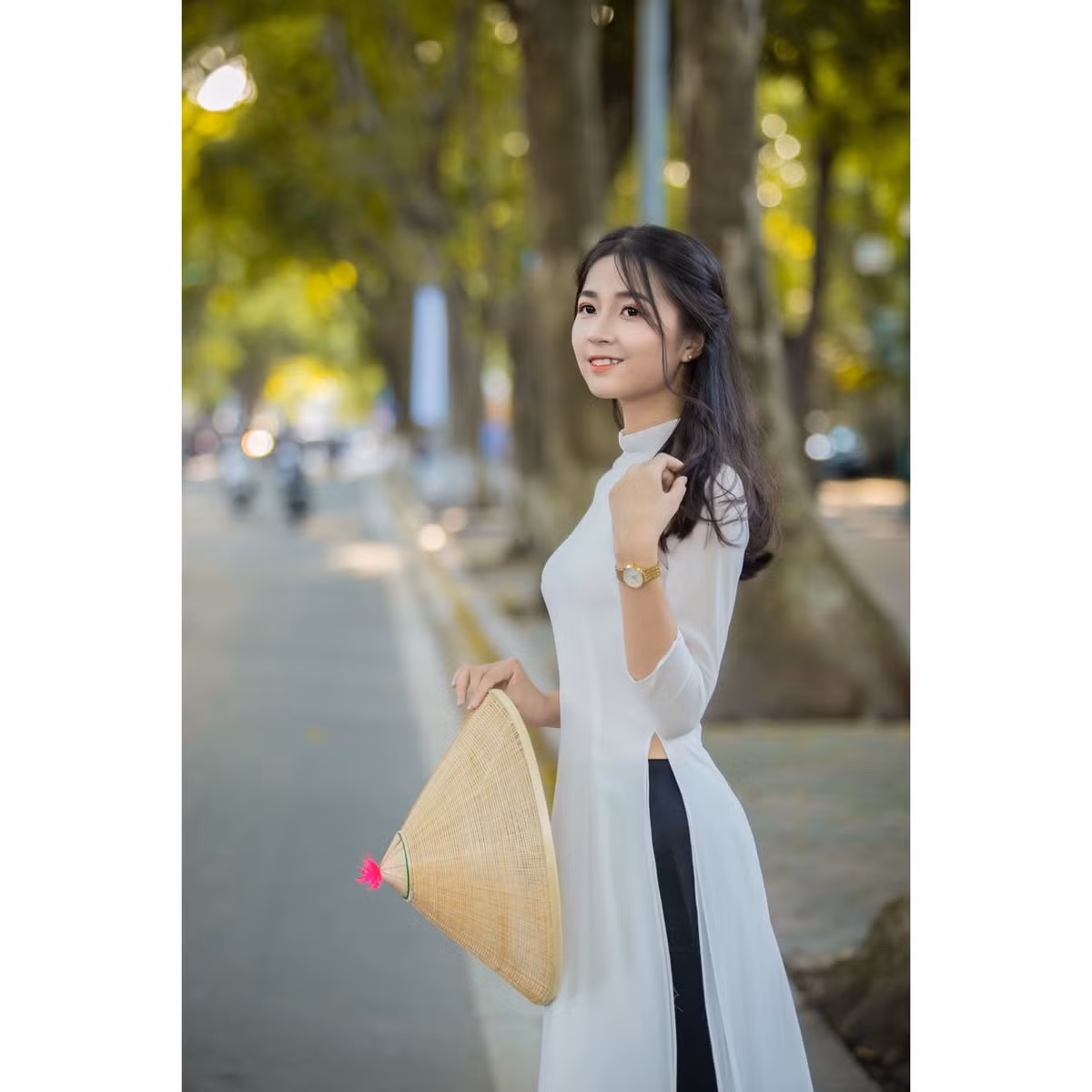 "Hiện tại em đang học cấp 3 nên nhiệm vụ chính của em vẫn là học tập thật tốt, có thể thi đậu trường đại học mình yêu thích và có tương lai ổn định. Em đã đi hơn nửa chặng đường của cấp 3 rồi, và em sẽ cố gắng thật nhiều để đạt được mục tiêu của mình" - Diệp Lân chia sẻ về kế hoạch học tập của bản thân.