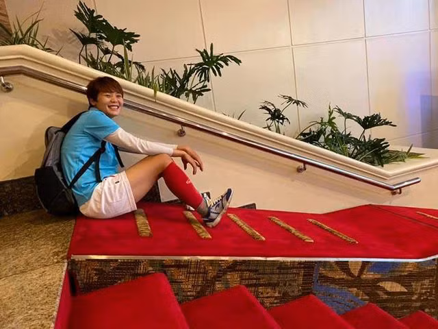 Hải Yến bắt đầu sự nghiệp bóng đá từ năm 14 tuổi. Gia đình, bạn bè chính là động lực lớn nhất giúp cô cố gắng trên sân cỏ.