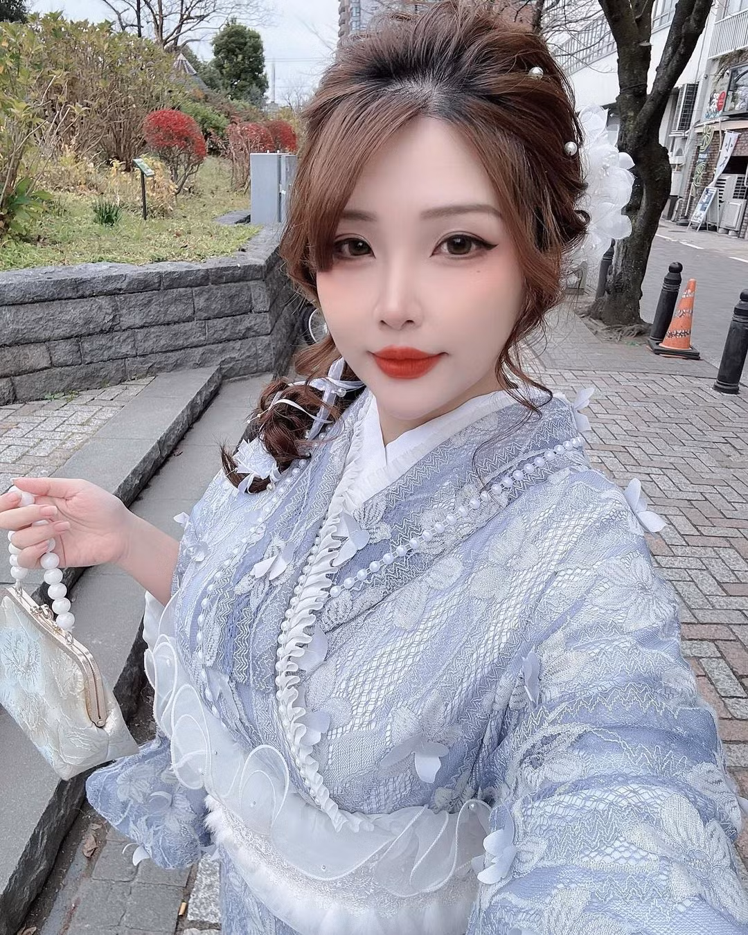 Cô sở hữu gương mặt xinh đẹp