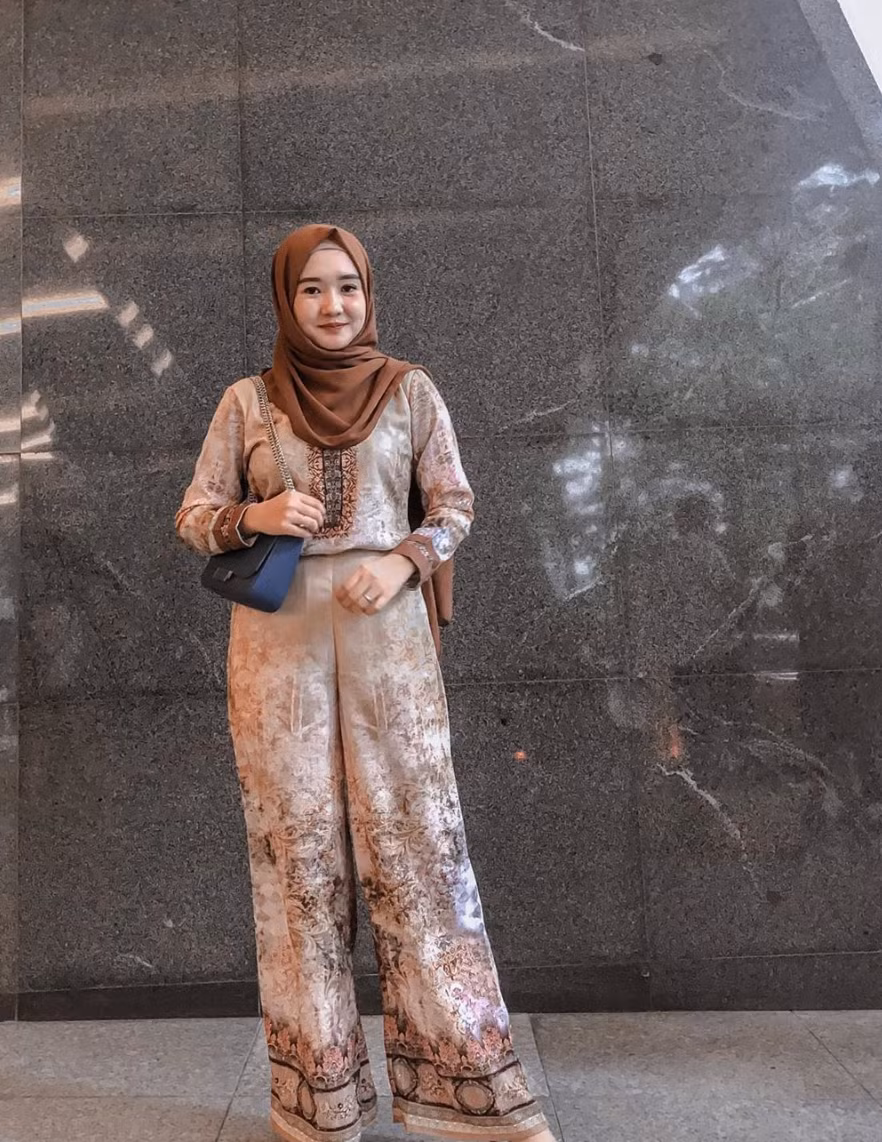 Bạn gái hậu vệ U22 Indonesia sở hữu nhan sắc cực Tây, thanh thoát và nước da trắng hồng. Cô nàng được đánh giá là xinh nhất trong dàn WAGs của Indonesia.