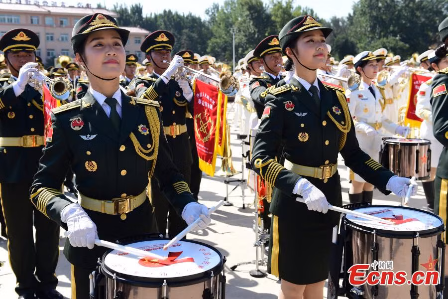 Gao cùng đội quân nhạc của mình đã chơi 56 bản nhạc trong 4 giờ diễn ra cuộc duyệt binh năm nay.