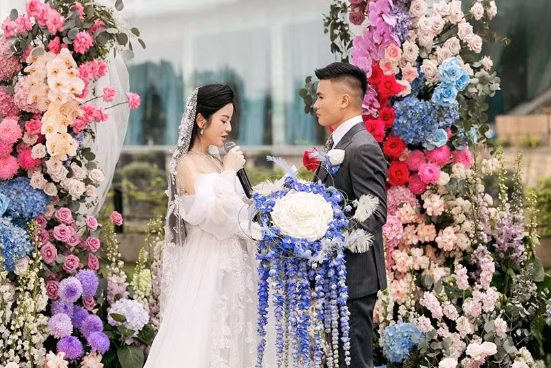 Hiện cả 2 đang có thời gian đầu hôn nhân hạnh phúc và thường xuyên đăng tải khoảnh khắc bên nhau lên mạng xã hội.