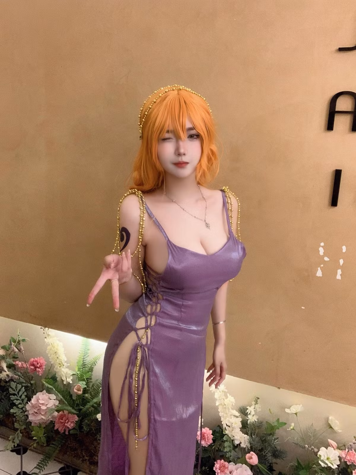 Màn cosplay thành Nami trong One Piece..