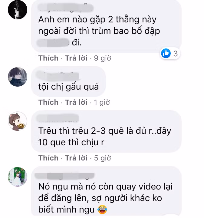 "Tất cả xuất phát từ ý định trêu đùa của 2 chàng trai. Lúc cô gái vì mưu sinh mà đồng ý ăn hết 10 cây kẹo thì đáng ra không nên quay, đã quay lại còn thái độ cười cợt rồi về up facebook câu tương tác làm gì. Giờ bị chỉ trích chẳng oan tí nào" - một thành viên mạng bình luận.