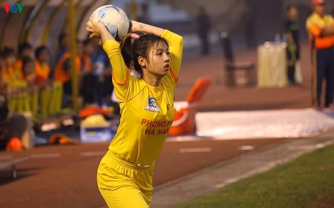 Có phong độ thi đấu tốt, Duyên sớm có tên trong danh sách của đội tuyển U19 Quốc gia. Nữ cầu thủ U19 Việt Nam nhận được sự quan tâm của người hâm mộ bóng đá trong nước và khu vực bởi chuyên môn cao.