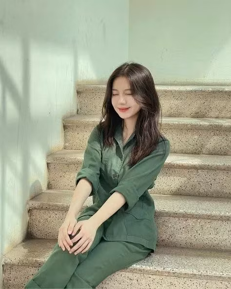 Ảnh chụp góc nghiêng cuốn hút của Ánh Nguyệt cũng được mọi người nhiệt tình "thả tim" và dành nhiều lời khen "có cánh".