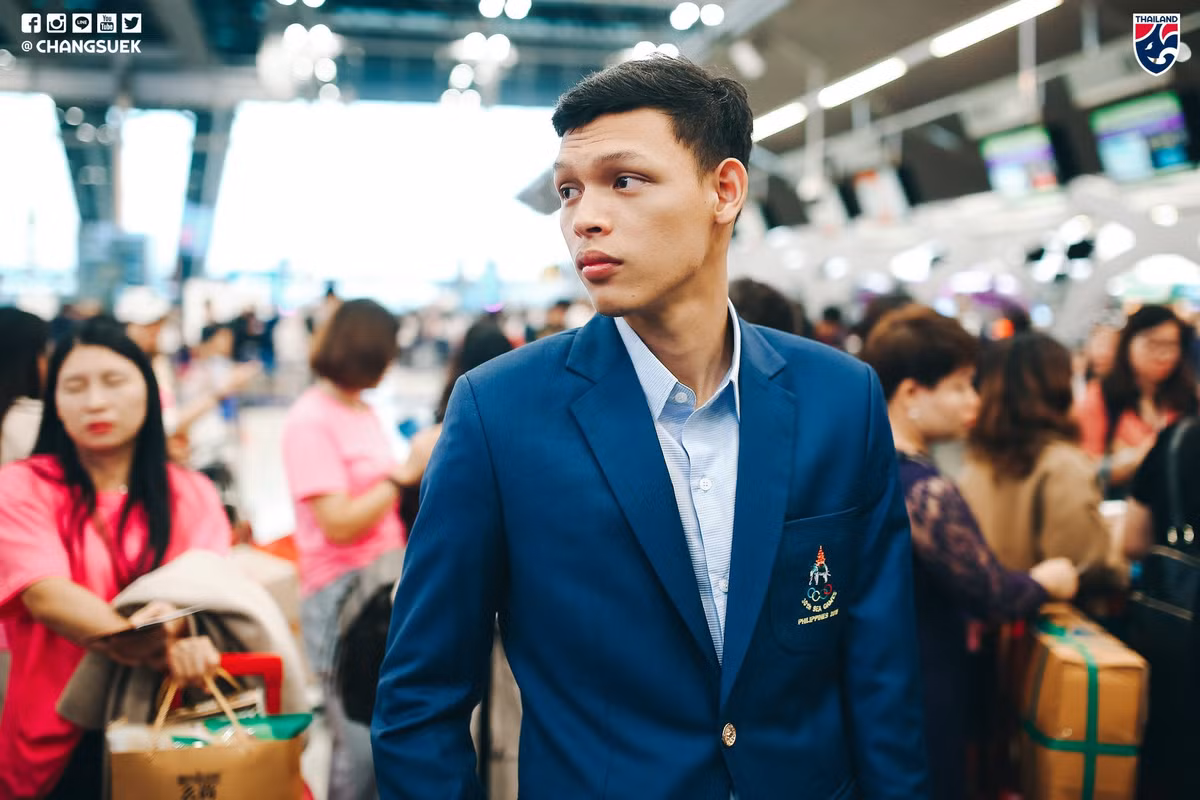 Supachai Chaided hiện đang khoác áo của Buriram United - CLB cũ của Xuân Trường. Anh cũng là một trong những trụ cột của đội tuyển quốc gia Thái Lan. Nhận thấy nếu mất Supachai thì sẽ cực kỳ khó khăn cho thầy trò HLV Akira Nishino nên FAT đã cố tình "chơi bẩn" để "tẩy thẻ".
