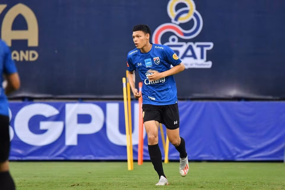 Ở trận thua 0-4 của U23 Thái Lan trước U23 Việt Nam tại vòng loại U23 Châu Á 2020, tiền đạo Supachai (SN 1998) đã phải nhận thẻ đỏ trực tiếp vì hành vi đấm thẳng mặt trung vệ Đình Trọng.