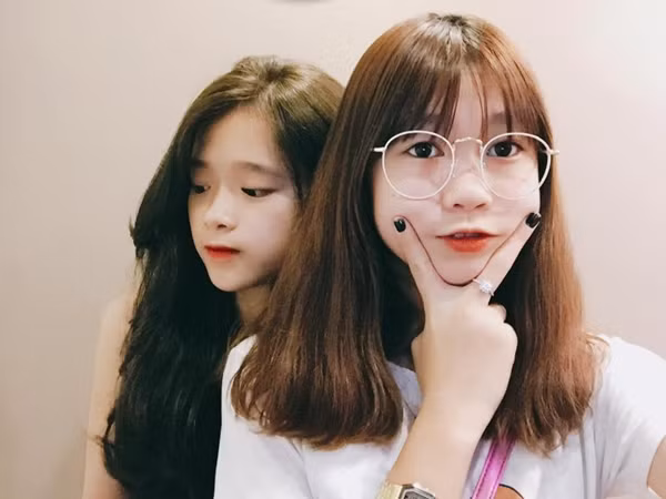 Đôi bạn Linh Ka, Chi Bé nhanh chóng thu hút sự chú ý, nhận về lượng tương tác lớn trên mạng xã hội khi mới 14-15 tuổi. Sau nhiều năm, cặp đôi này đã có những định hướng phát triển riêng.
