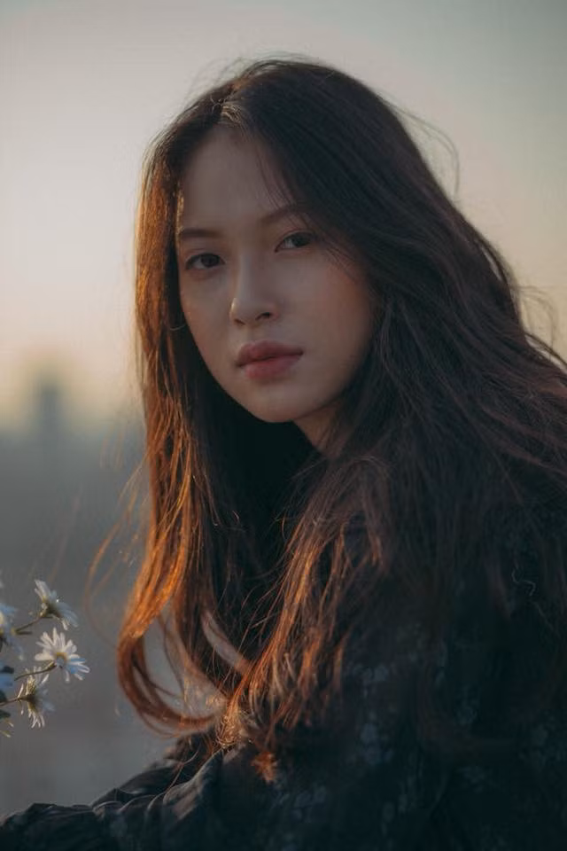 Thần thái hút hồn khiến người đối diện không thể rời mắt của nữ Thẩm phán.