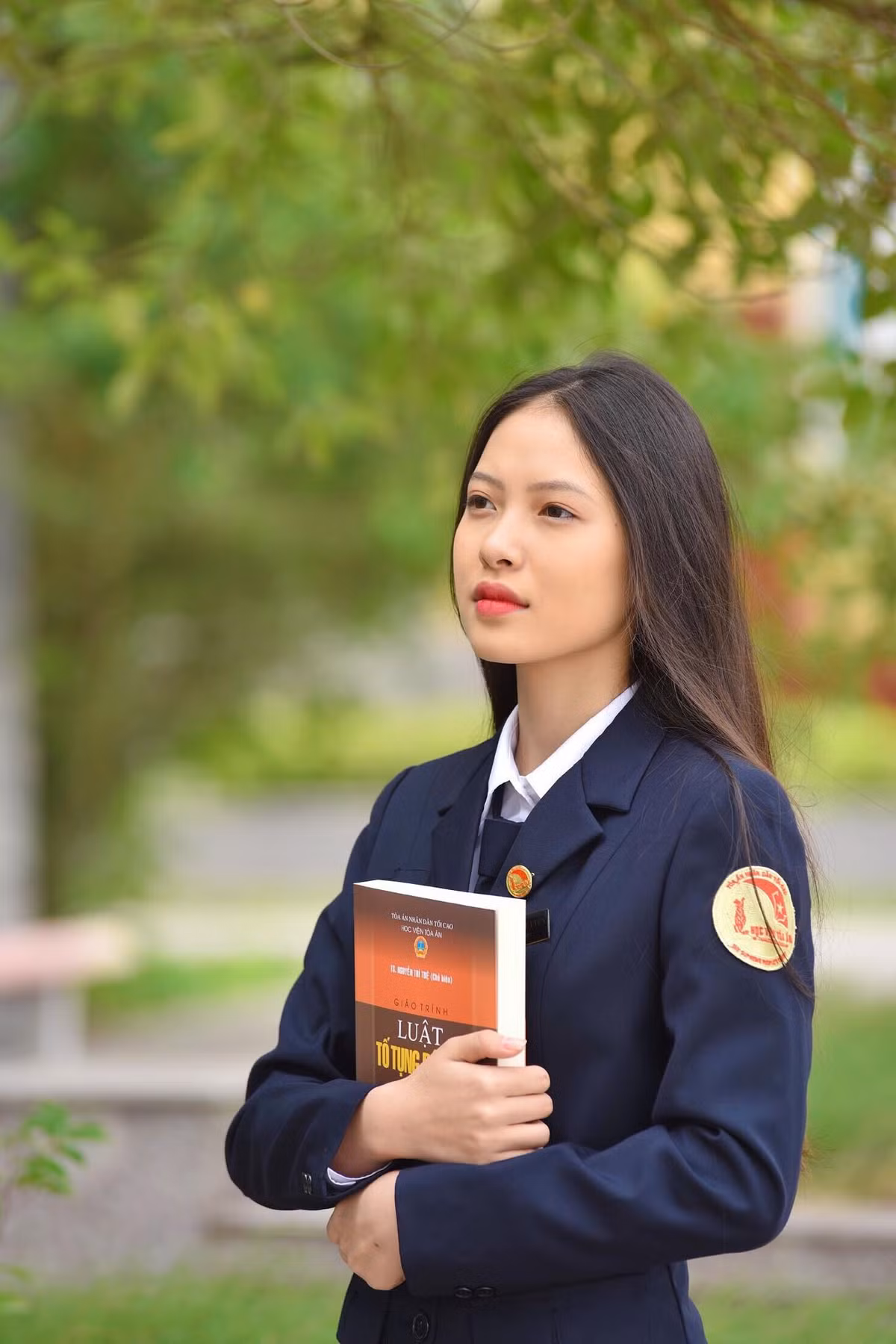 Bộ ảnh của Mỹ Nhi được các diễn đàn chia sẻ rầm rộ chỉ sau vài giờ đăng tải.