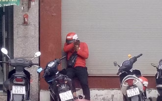 Có người đã rớt nước mắt bởi số tiền họ kiếm được chẳng là bao nhưng tiền bù vào lại quá lớn.