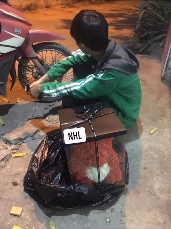 Đối với đồ ăn còn có thể sử dụng, nhiều món hàng giá trị lớn hơn mà không thể tận dụng khiến các shipper "méo mặt".