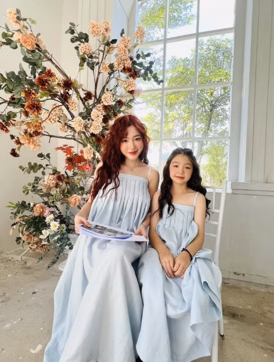 Cadie Mộc Trà là con gái của Elly Trần và chồng cũ người Mỹ. Trước khi xảy ra mâu thuẫn và tan vỡ, cuộc hôn nhân của Elly Trần đã kéo dài hơn 10 năm.