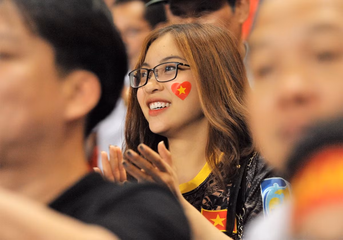 Dang anh co vu doi tuyen Viet Nam, ban gai Quang Hai muon niu keo?