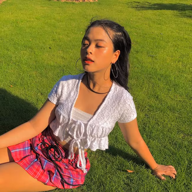 Cô nàng đã cho thấy quyết tâm theo đuổi con đường âm nhạc của mình, cùng với sự ủng hộ của gia đình, fan mong muốn sẽ sớm nhìn thấy thành quả trong tương lai của cô.