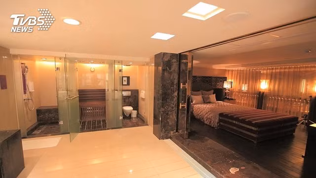 Nu sinh to bi xam hai tinh duc tap the sau buoi tiec sinh nhat