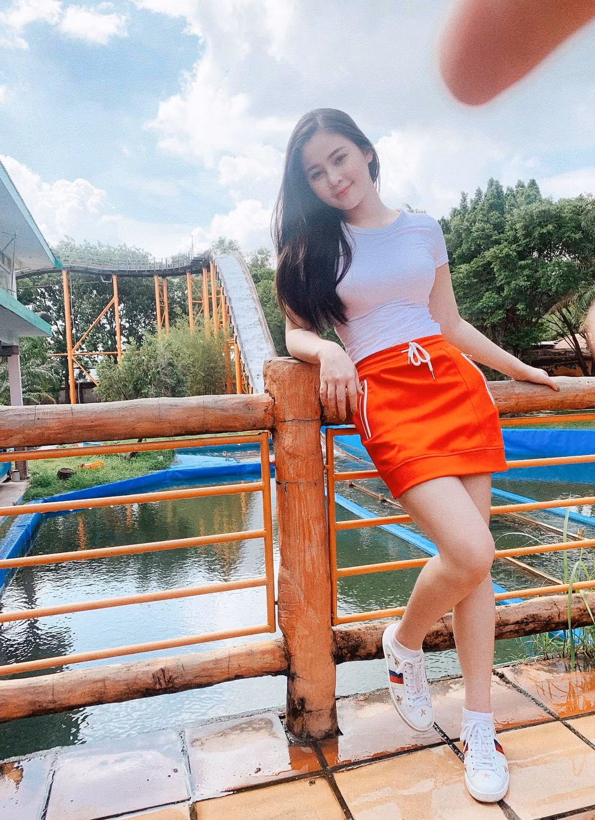 "Về tin đồn thẩm mỹ, tôi nghĩ, ai rồi cũng sẽ thay đổi, bản thân mình cũng sẽ cố gắng hoàn thiện lên từng ngày nhưng vẫn giữ cho mình một vẻ đẹp tự nhiên nhất" - Hot girl 9X cho biết.