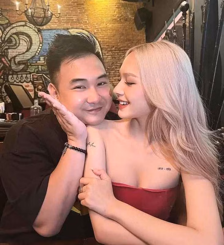 Xoài Non kết hôn cùng Xemesis năm 2021. Đám cưới của cặp đôi vô cùng hoành tráng với mức đầu tư khủng.