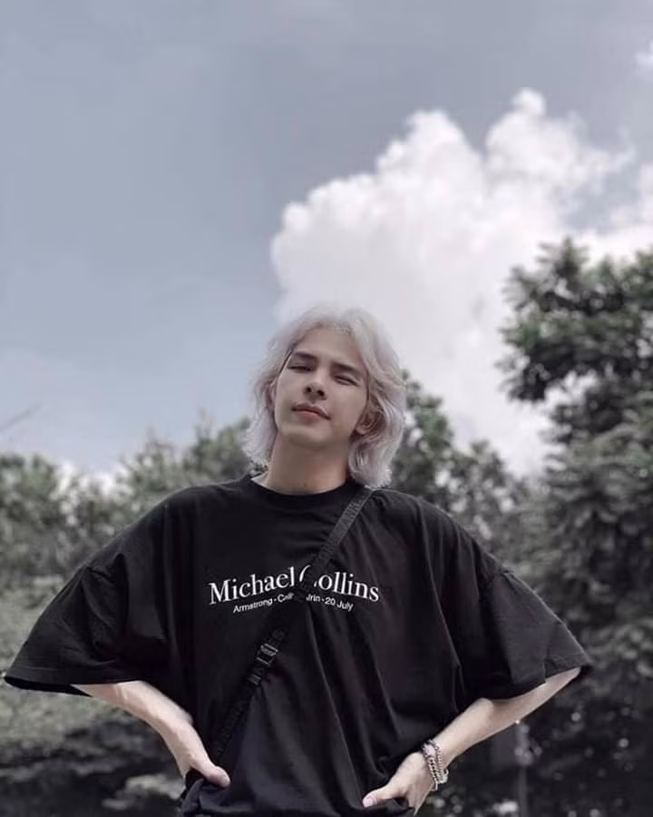 Vừa là diễn viên chính, Denis Đặng cũng chính là giám đốc sáng tạo của "Tự tâm" và "Màu nước mắt" cùng một loạt các hit Vpop khác như "Như lời đồn", "Ai cần ai", "Ghen"....Hầu hết các MV anh tham gia sản xuất đều có ý tượng khá dị, gây tranh cãi.