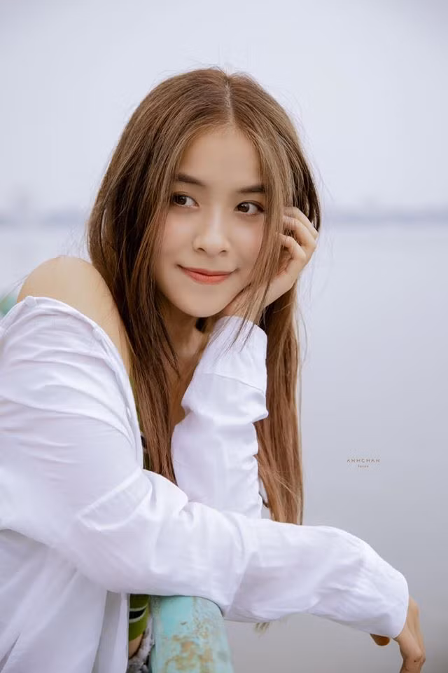 Cơ duyên Trần Vân đến với diễn xuất là khi còn học cấp 3, vở kịch cô nàng đóng được các bạn thích thú và ủng hộ.