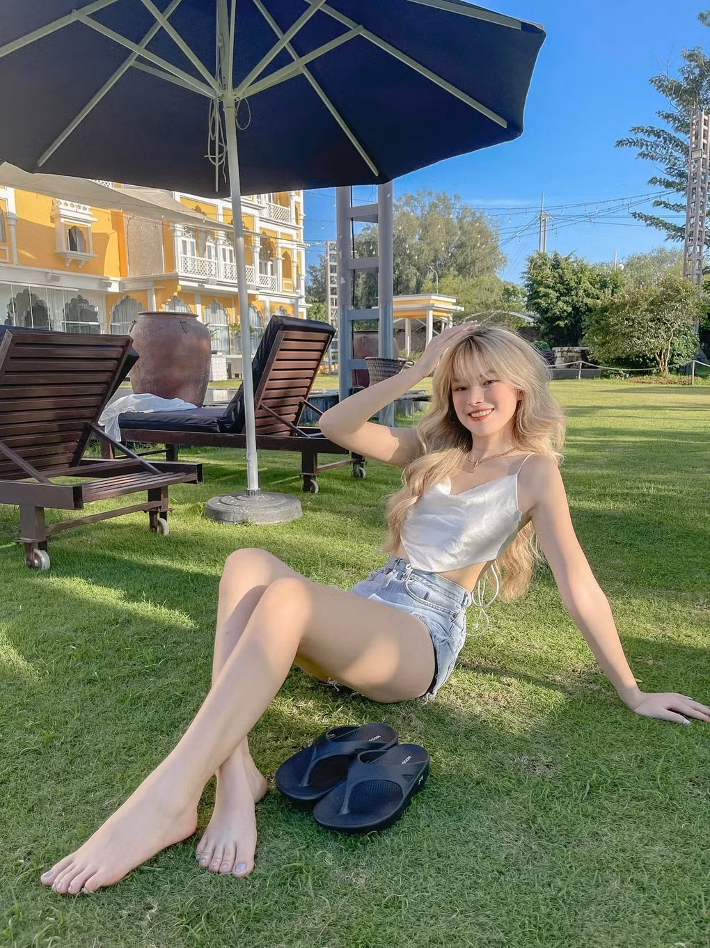 Thụy Hân - bạn gái tiền đạo Lê Minh Bình là một trong những nàng WAGs nổi tiếng sở hữu vẻ ngoài quyến rũ cùng gương mặt đẹp ngọt ngào.